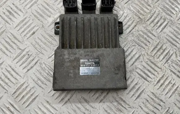 Toyota Avensis T250 Fuel injection control unit/module 1310001371 8987120070