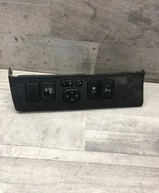 Toyota Avensis T270 Radio/GPS head unit trim 5544605050