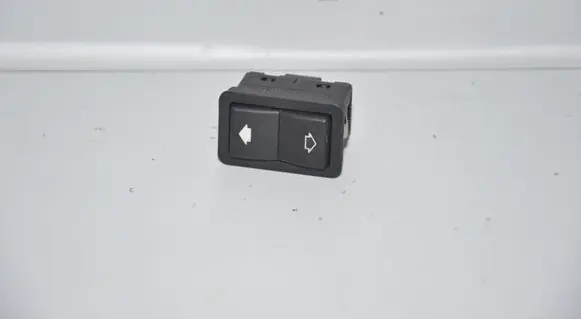 BMW 5 E39 Electric window control switch 8368974