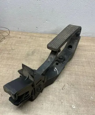 Mercedes-Benz C W203 Accelerator throttle pedal A2113000404