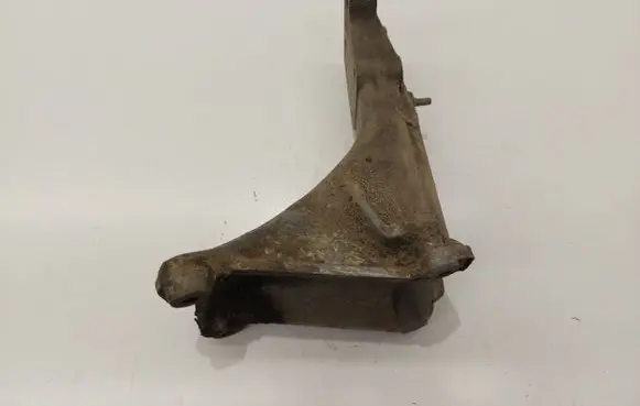 Volkswagen PASSAT B3 Engine mounting bracket 357199354F