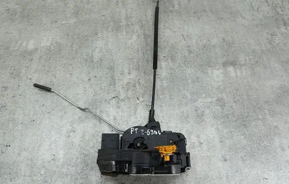 Opel Astra J Rear door lock