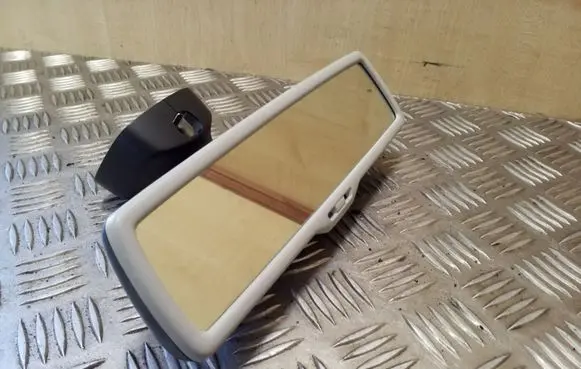 Volkswagen Golf V Rear view mirror (interior) E11015625