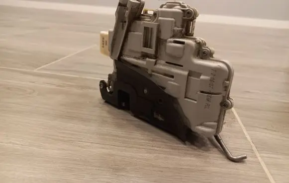 Audi A6 S6 C6 4F Rear door lock 4F0839016A