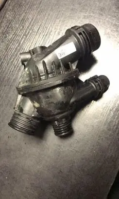 Thermostat/thermostat housing