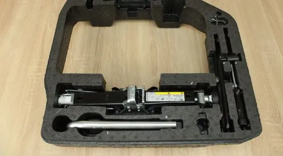 Audi A4 S4 B8 8K Tool set 8T0012109A
