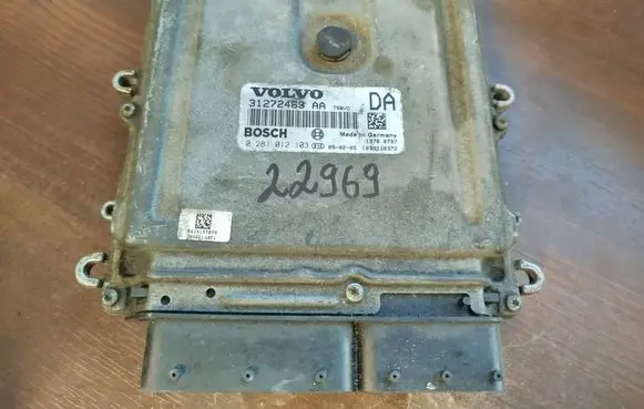 Volvo S60 Engine control unit/module 31272463 0281012103