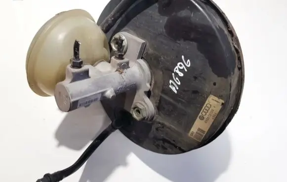 Audi A4 S4 B5 8D Brake booster 8d0612105F