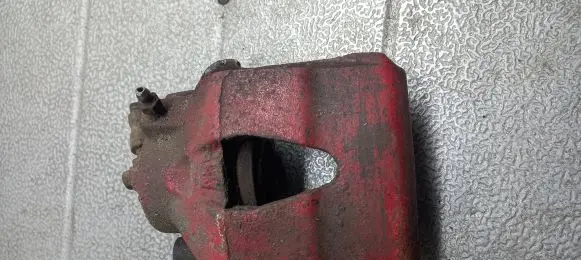Volkswagen Golf IV Front brake caliper