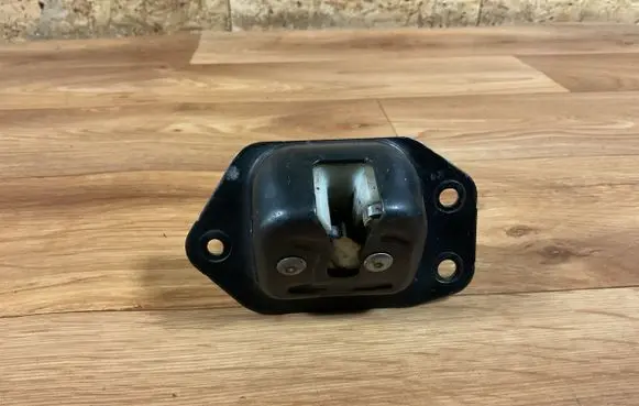 Nissan Note (E11) Tailgate/trunk/boot lock/catch/latch 