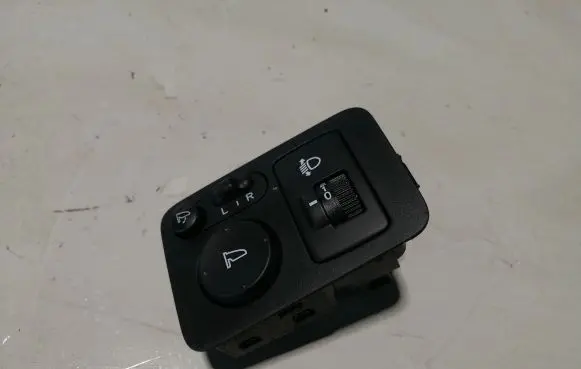 Honda CR-V Wing mirror switch