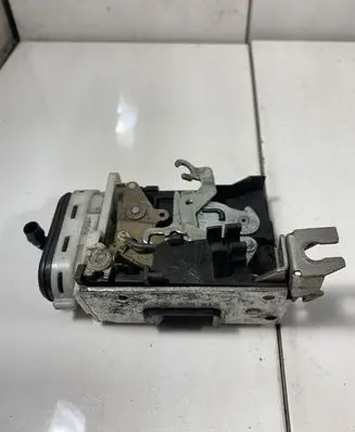 Audi A6 S6 C4 4A Rear door lock 4A0839015D