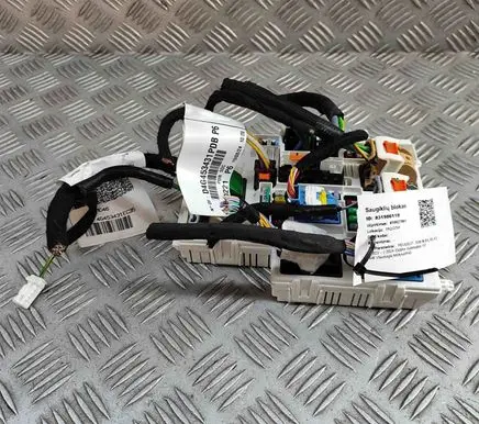 Peugeot 3008 III Central body control module 9859844380