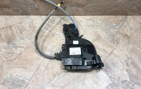 Mercedes-Benz C W205 Coupe door lock (next to the handle) A0997203400