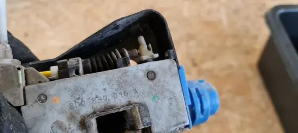 Audi A4 S4 B5 8D Rear door lock 8D0839016A