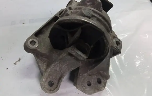 Citroen C5 Engine mount bracket 326B97