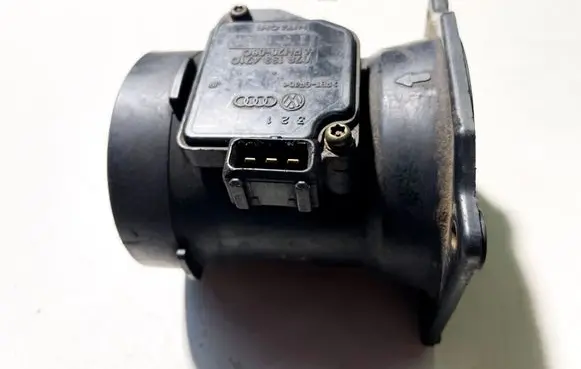 Audi A6 S6 C5 4B Mass air flow meter AFH7008C 078133471C
