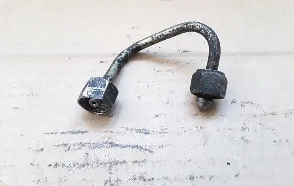 Suzuki Grand Vitara II Fuel injector supply line/pipe Z932