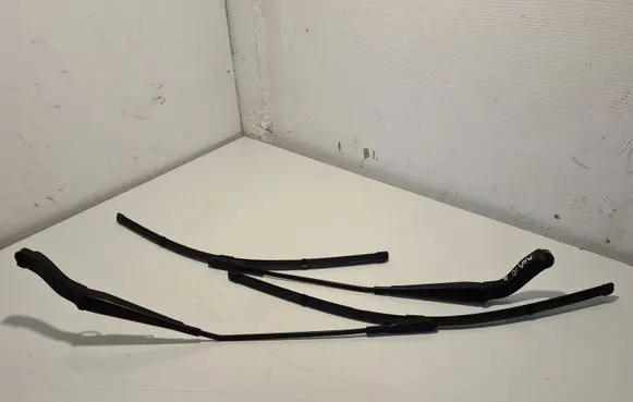 Mercedes-Benz A W169 Front wiper blade arm