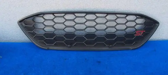 Ford Focus Front grill KX7B8200S1