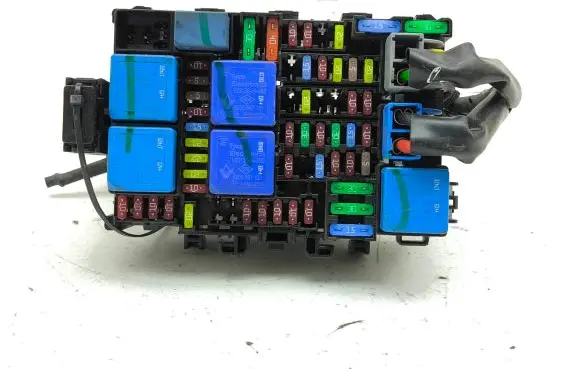 Nissan Juke II F16 Fuse module P240106PX4A