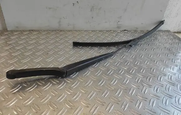 Volkswagen PASSAT B6 Windshield/front glass wiper blade 