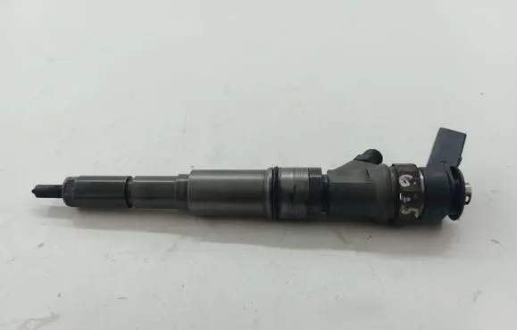 BMW 5 E60 E61 Fuel injector 0445110212