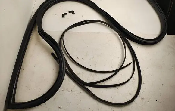 Saab 900 CD Rubber seal tailgate window/glass 9235516 9222936 9222910