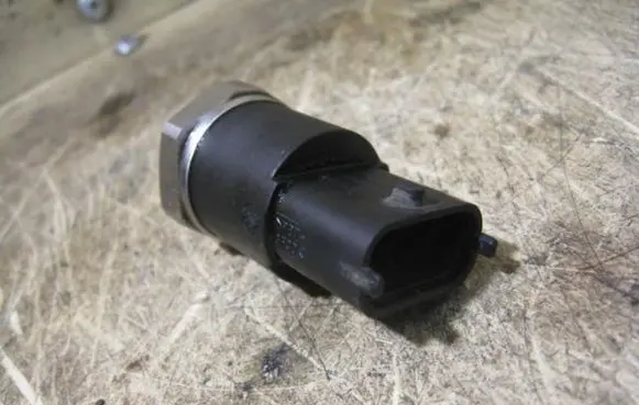 Fuel pressure sensor