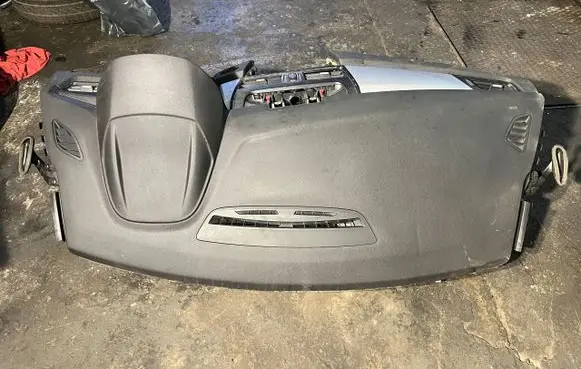 BMW 2 F45 Dashboard braknumeruczci