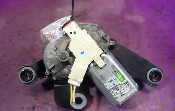 Peugeot 307 Rear window wiper motor 9637158780