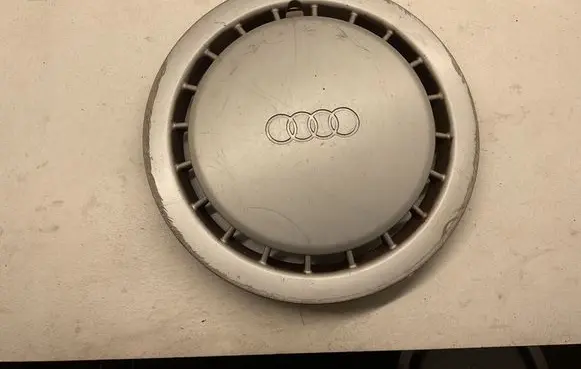 Audi 80 90 B3 R14 wheel hub/cap/trim 893601147
