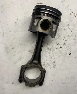 Volkswagen Touran I Piston 038J