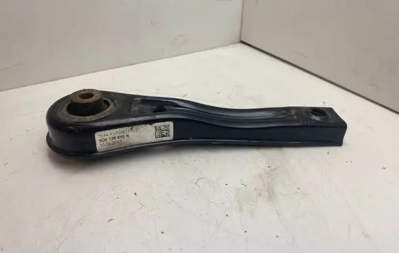 Volkswagen PASSAT B8 Engine mount bracket 5Q0199855N