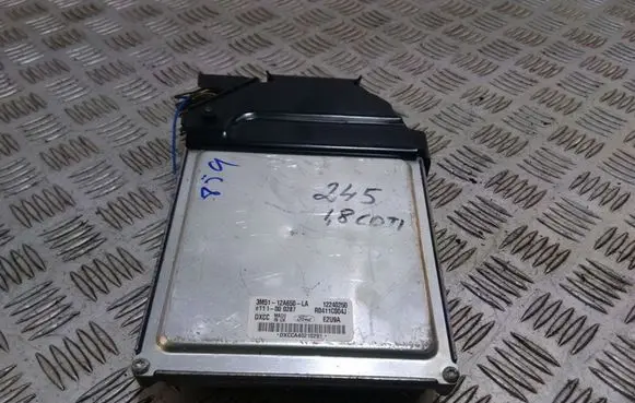 Ford Focus Engine control unit/module 3M5112A650