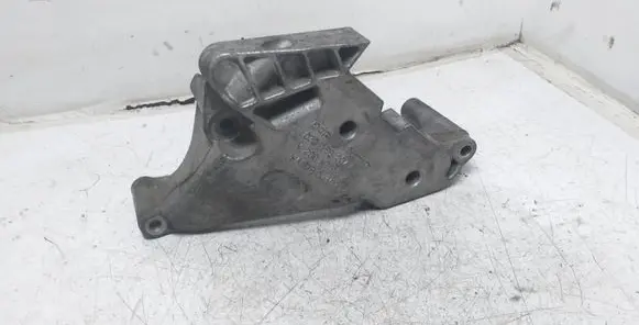 Volkswagen PASSAT B6 Engine mounting bracket 03G199207F