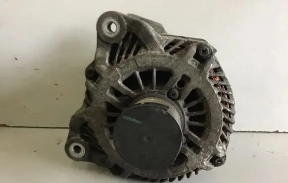 Renault Laguna III Generator/alternator 8200654785