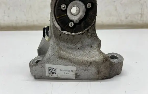 Engine mounting bracket