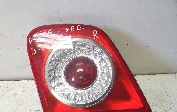 Volkswagen Jetta V Tailgate rear/tail lights 1K5945094