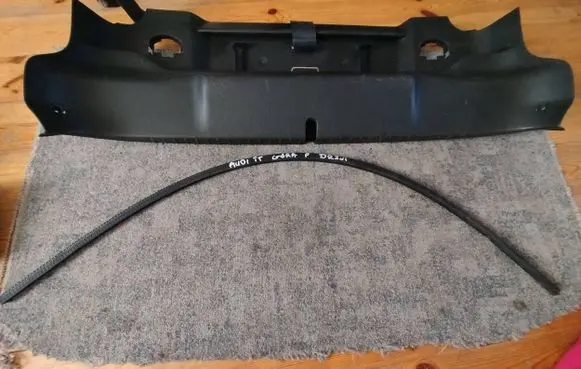 Audi TT Mk1 Front door rubber seal 