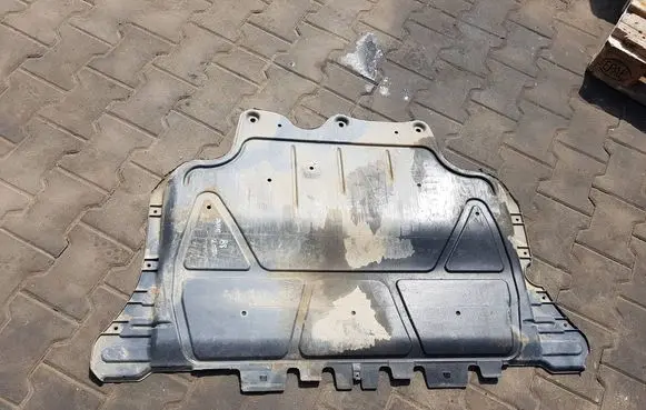 Volkswagen PASSAT B8 Engine splash shield/under tray 5Q0825236IAUTOPI 5Q0825236