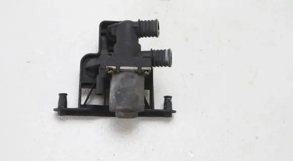 BMW X5 E53 Coolant heater control valve 8379921