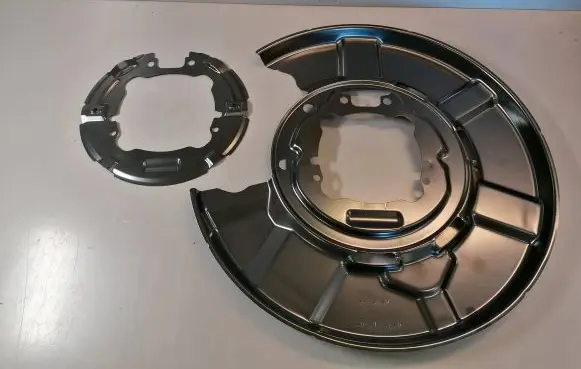 BMW X1 E84 Rear brake disc plate dust cover 6787322 34216787322 6787315