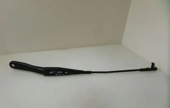 Opel Astra H Front wiper blade arm 13111221