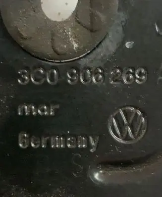Volkswagen PASSAT B7 Other engine bay part 3C0906269