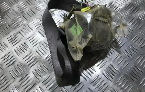 Mazda 323 F Front seatbelt 06304f 12rs-000