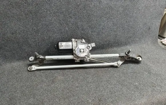 Front wiper linkage and motor