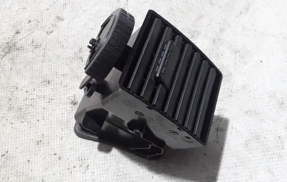 Volkswagen Transporter - Caravelle T5 Dashboard side air vent grill/cover trim 7H0815706C