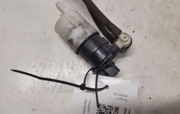 Peugeot 308 Windscreen/windshield washer pump 8200069715