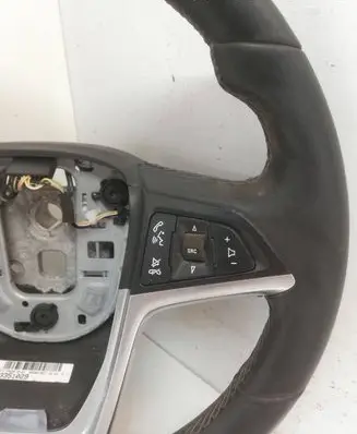 Opel Zafira C Steering wheel 13351029 307177099P10AH 0060010971